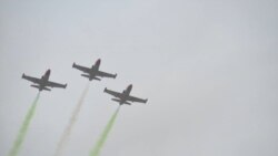 Jiragen Yakin sojojin saman Najeriya samfurin Alpha Jet ke Atisayen kayatar da manyan baki Inda suke fitar da Hayaki kore da fari da kore wato launin tutor Najeriya