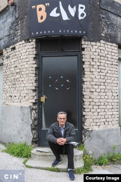 Bivši direktor Zadruge „Prva Boračka Plodovi Bosne“ Adnan Mehinović je pokazao novinarima poslovni prostor u kojem je zadruga prijavljena, ali u koji nikada nije uselila. (Foto: CIN)