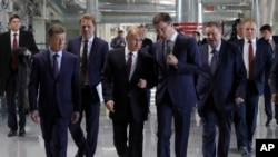 Russian President Vladimir Putin, center, visits a new power plant in Crimea, part of Moscow's efforts to upgrade the region's infrastructure in Sevastopol, Crimea, Monday, March 18, 2019. (Mikhail Klimentyev, Sputnik, Kremlin Pool Photo via AP)