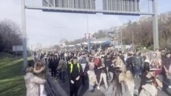 Grupa studenata i poljoprivrednici idu na Autokomandu