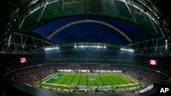Toàn cảnh của sân vận động Wembley ở London.