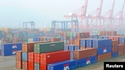중국 장쑤성 롄윈항에 수출 컨테이너가 쌓여있다. (자료사진)