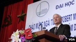 Menteri Pertahanan Amerika Robert Gates di acara pertemuan Menhan-menhan ASEAN di Hanoi.