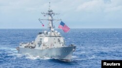 រូបឯកសារ៖ នាវា​ផ្ទុក​ដោយ​មីស៊ីល​របស់​កង​ទ័ព​ជើង​ទឹក​អាមេរិក USS McCampbell។