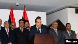Perdana Menteri Libya yang baru Ahmed Maitiq dalam konferensi pers di Tripoli (2/6). (Reuters/Hani Amara)