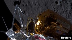 '인튜이티브 머신스'의 '오디세우스'가 달 표면 인근을 지나고 있다. 22일 공개된 이미지.