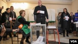 საქართველოს მეოთხე პრეზიდენტი ხმის მიცემის დროს