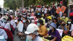 Aksi unjuk rasa di depan Kedutaan Besar Indonesia di Yangon, Myanmar, 23 Februari 2021. (Foto: VOA Biro Yangon/Myanmar).