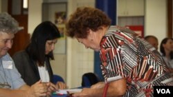 Early voters on Sunday trickled into polling places near Hungary’s border with Serbia. While controversial in many places, many voters here are confident they want the measure against European Union mandated-refugee minimums to pass. Morahalm, Hungary, Oct. 2, 2016. (H. Murdock/VOA)