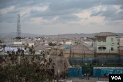 A view of the port city of Bossaso, Somalia, at dusk, March 25, 2018. (J. Patinkin/VOA)