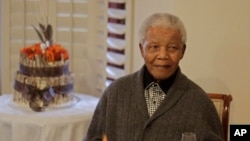 Hoton da aka dauka na Nelson Mandela lokacin bukin tuna ranar cikarsa shekaru 94 da haihuwa, ran 18 Yuli, 2012.