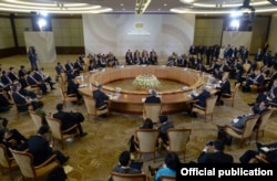 ប្រធានាធិបតី​រុស្ស៊ី លោក ពូទីន និង​ថ្នាក់​ដឹក​នាំប្រទេស​ក្នុងអាស៊ាន​ជួប​ប្រជុំ​នៅ​ក្រុង​សូជី