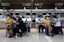 People get vaccinated against COVID-19 at Suvarnabhumi in Bangkok on April 28, 2021.