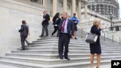 Para anggota Kongres AS meloloskan RUU perpanjangan anggaran pemerintah Amerika hari Rabu 30/9 (foto: dok).