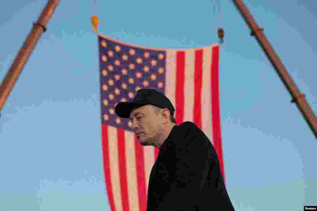  د ټسلا او سپېس&zwnj; اېکس شرکتونو څښتن،&nbsp;ایلان مسک، په پنسلوانیا کې د جمهوري غوښتونکو په یوه غونډه کې&nbsp; &nbsp; &nbsp; 