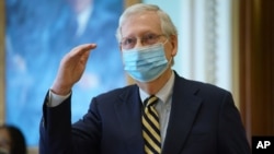 ARHIVA - Lider republikanske većine u Senatu Mič Mekonel