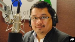 លោក​អ៊ូ វីរៈ​ ប្រធាន​មជ្ឈ​មណ្ឌល​សិទ្ធិ​មនុស្ស​កម្ពុជា​