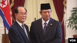 Presiden SBY menerima kunjungan Kim Yong-Nam di Istana Merdeka, Selasa siang 15/5 (foto: Alina Mahamel).