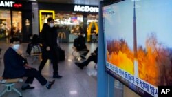 A TV shows a file image of North Korea's missile launch during a news program at the Seoul Railway Station in Seoul, South Korea, Jan. 11, 2022.