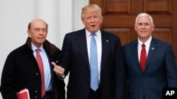 当选总统川普、当选副总统彭斯和候任商务部长罗斯与媒体见面。（资料照）