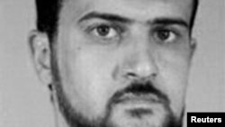 Anas al-Libiy 1998-yilda AQShning Keniya va Tanzaniyadagi elchixonalarida xurujlarni rejalaganlikda ayblab kelinadi.