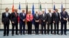 Pregovarači koji su postigli sporazum iranskom nuklearnom programu u julu 2015: kineski šef diplomatije Vang Ji, ministar spoljnih poslova Francuske Loren Fabijis, njegov nemački kolega Frank Valter Štajnmajer, visoka predstavnica EU Federika Mogerini, šef iranske diplomatije Mohamed Džavad Zarif, direktor Iranske organizacije za atomsku energiju Ali Akbar Salehi, ministar spoljnih poslova Rusije Sergej Lavrov, birtanski ministar spoljnih poslova Filip Hamond i američki državni sekretar Džon Keri (s leva)