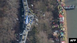 Karon battar wasu jiragen kasa biyu. 