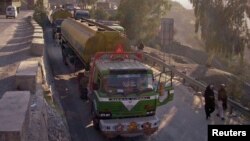 Truk-truk pembawa suplai NATO memulai kembali pengiriman ke Afghanistan melalui Pakistan (Foto: dok).