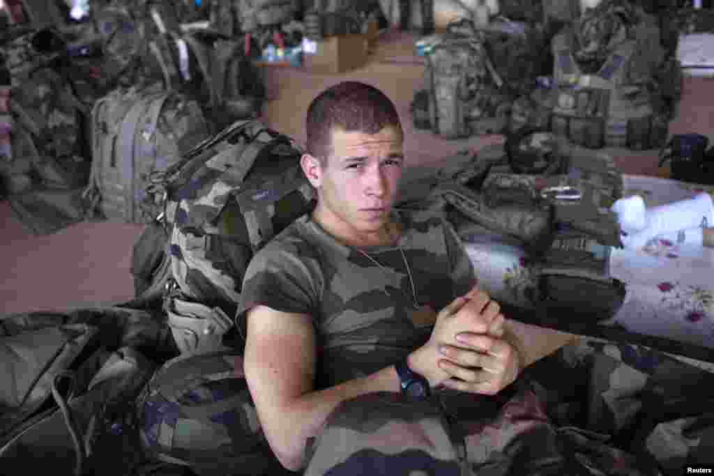 A French soldiers lies on his mattress in a hangar at the Malian army air base in Bamako, January 14, 2013.
