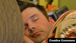 Penelitian baru menemukan bahwa kurang tidur bisa membuat seseorang lebih rentan terkena influenza.