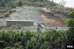 ទីកន្លែង​ស្នាក់នៅ​របស់​កម្មករ​សំណង់​នៅ​កន្លែង​សាងសង់​គម្រោង​វារីអគ្គិសនី Myitsone Hydropower ក្នុង​រដ្ឋ Kachin ប្រទេស​មីយ៉ាន់ម៉ា កាលពី​ថ្ងៃទី៣១ ខែមីនា ឆ្នាំ២០១២។