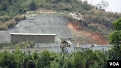 2012年缅甸伊诺瓦底江上游的中缅合作密松水电站大坝的建筑工人住宅，这个项目已经停止。