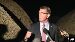 Menteri Pertahanan Amerika Serikat Ash Carter di Irbil, Irak, 17 Desember 2015 (Foto: dok).