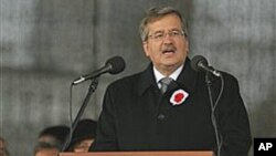 Poland's President Bronislaw Komorowski speaks during the Polish Independence Day celebrations in Warsaw, Poland, Nov 11, 2010 (file photo)