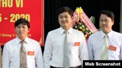 Ông Lê Phước Hoài Bảo (giữa), được bổ nhiệm giám đốc Sở khi 30 tuổi. (Ảnh chụp từ trang web vnexpress)