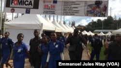 Des élèves présents au forum sur la migration à Yaoundé, le 25 octobre 2019. (VOA /Emmanuel Jules Ntap)