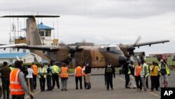 2일 케냐 나이로비의 윌슨 공항에 알샤바브 공격으로 사망한 희생자들의 시신을 실은 항공기가 도착했다.