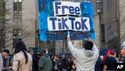 Waandamanaji wanaopinga marufuku dhidi ya TiTok Marekani