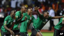 'Yan wasan kasar Zambia na tsallen murnar galabar da su ka yi a kan 'yan wasan kasar Ivory Coast ko Cote d'Ivoire