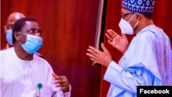 Buhari, dama da Femi Adesina, hagu (Facebook/Femi Adesina)