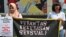 Para aktivis gerakan anti-kekerasan terhadap perempuan menunjukkan spanduk dalam unjuk rasa memprotes kekerasan dan pelecehan seksual terhadap perempuan di kampus, di luar Kementerian Pendidikan dan Kebudayaan, di Jakarta, 10 Februari 2020. (Foto: AFP)