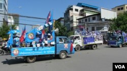 ក្បួនឡាន​ឃោសនា​របស់​គណបក្ស​កាន់​អំណាច​និង​គណ​បក្ស​ប្រឆាំង​ជួប​គ្នា​នៅតាមដង​ផ្លូវ​​នៅភ្នំពេញ នៅ​ថ្ងៃឃោសនា​ដំបួង​ តែគ្មាន​អំពើហិង្សា​ទេ។