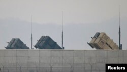 지난 5일 한국 오산의 미 공군 기지 외곽에서 촬영한 미 육군 소속 패트리어트 지대공 요격 미사일.