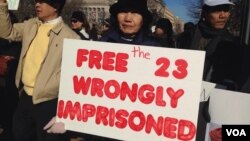 Cambodian Americans are protesting at the White House against violence in Cambodia and demanding the release of 23 union leaders and workers, and reelection. (Men Kimseng VOA, VOA Khmer)