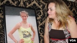 Liesl Gottert looks at a photo of her daughter, Klara, who recently took her own life in Johannesburg. (D. Taylor/VOA)