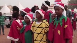 Au Togo, le village du Père Noël ravit les enfants