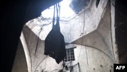 Halabning durdonasi, Al-Madina bozori alanga ichida