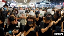 香港民众在合唱“荣耀归于香港”的反送中歌曲。（2019年9月21日）