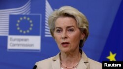 우르줄라 폰데어라이엔 유럽연합(EU) 집행위원장이 지난달 벨기에 브뤼셀에서 우크라이나 사태에 관해 기자회견하고 있다. (자료사진)