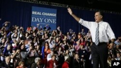 아이오와주 디모인에서 선거유세를하는 미트 롬니 후보